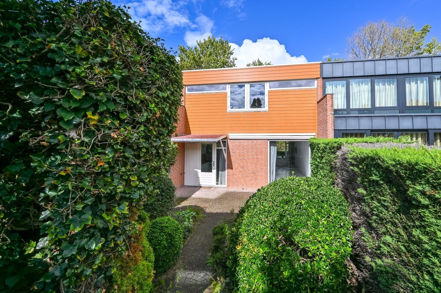 Tussenwoning te koop: Minister van Houtenlaan 4, Velsen-Zuid