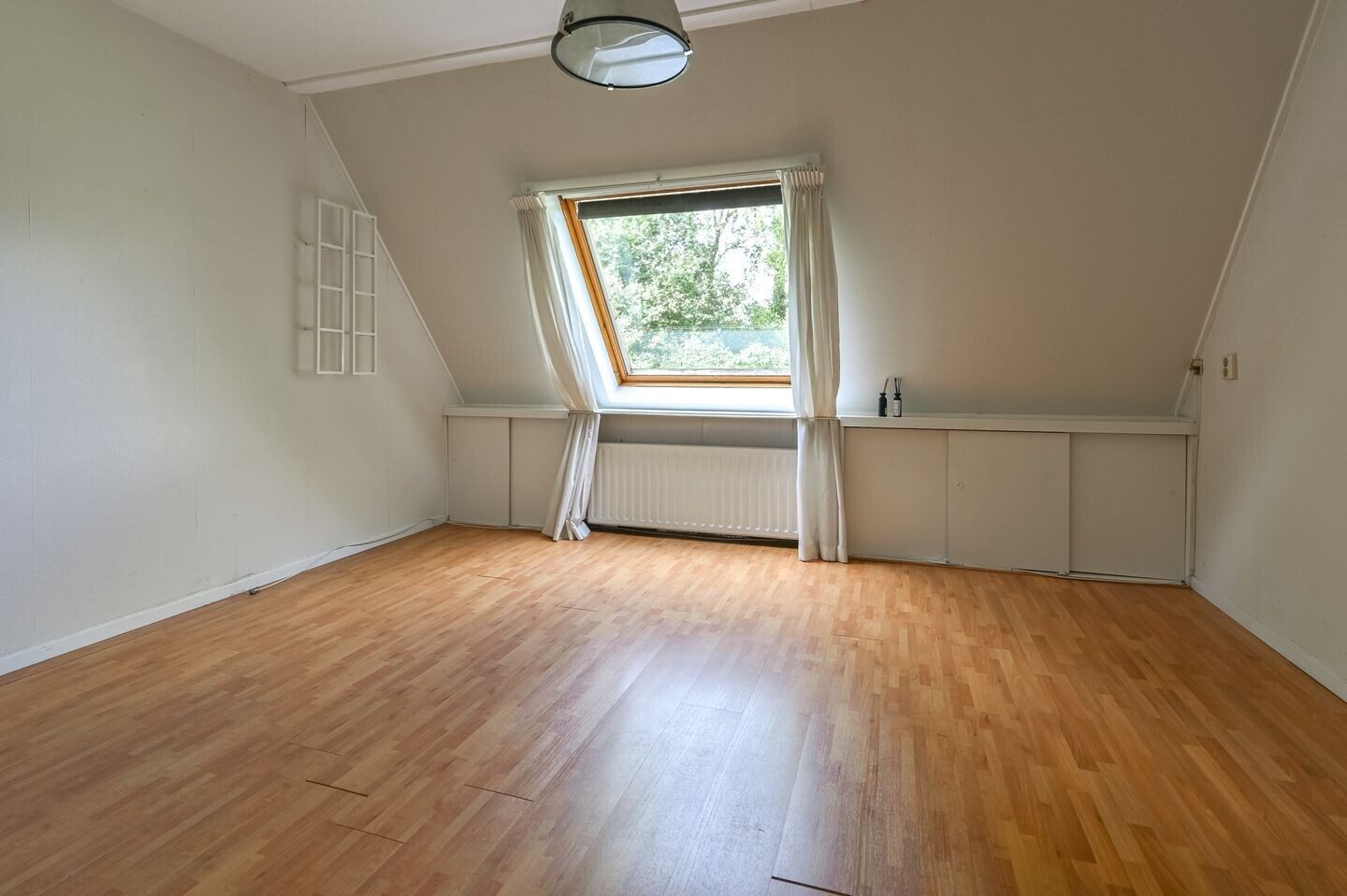 Tussenwoning te koop: Minister van Houtenlaan 4, Velsen-Zuid