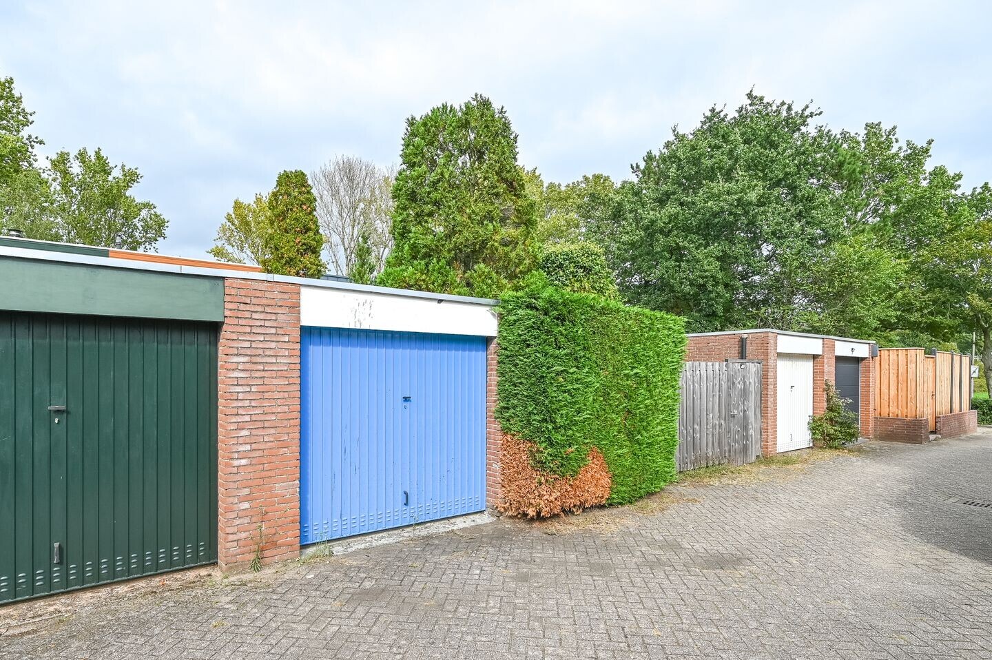Tussenwoning te koop: Minister van Houtenlaan 4, Velsen-Zuid