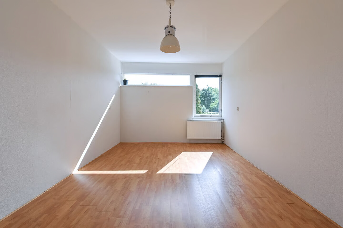 Tussenwoning te koop: Minister van Houtenlaan 4, Velsen-Zuid