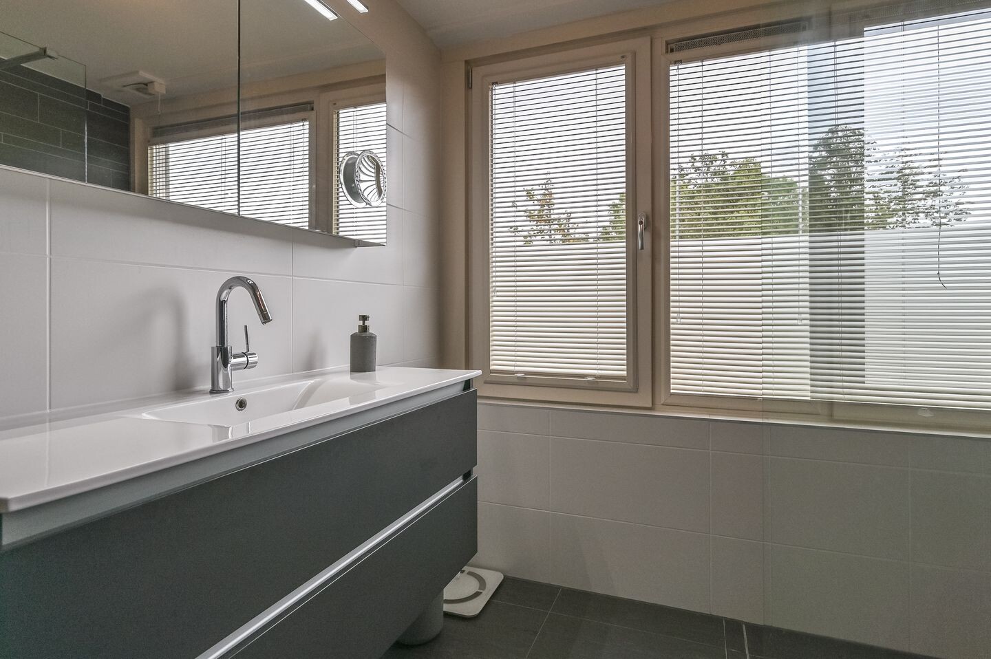 Tussenwoning te koop: Lodewijk van Deyssellaan 49, Driehuis Nh