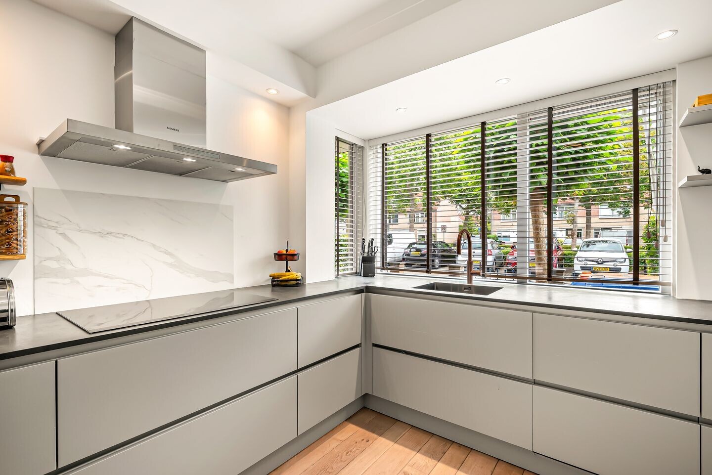 Tussenwoning te koop: De Kamp 37, Velserbroek