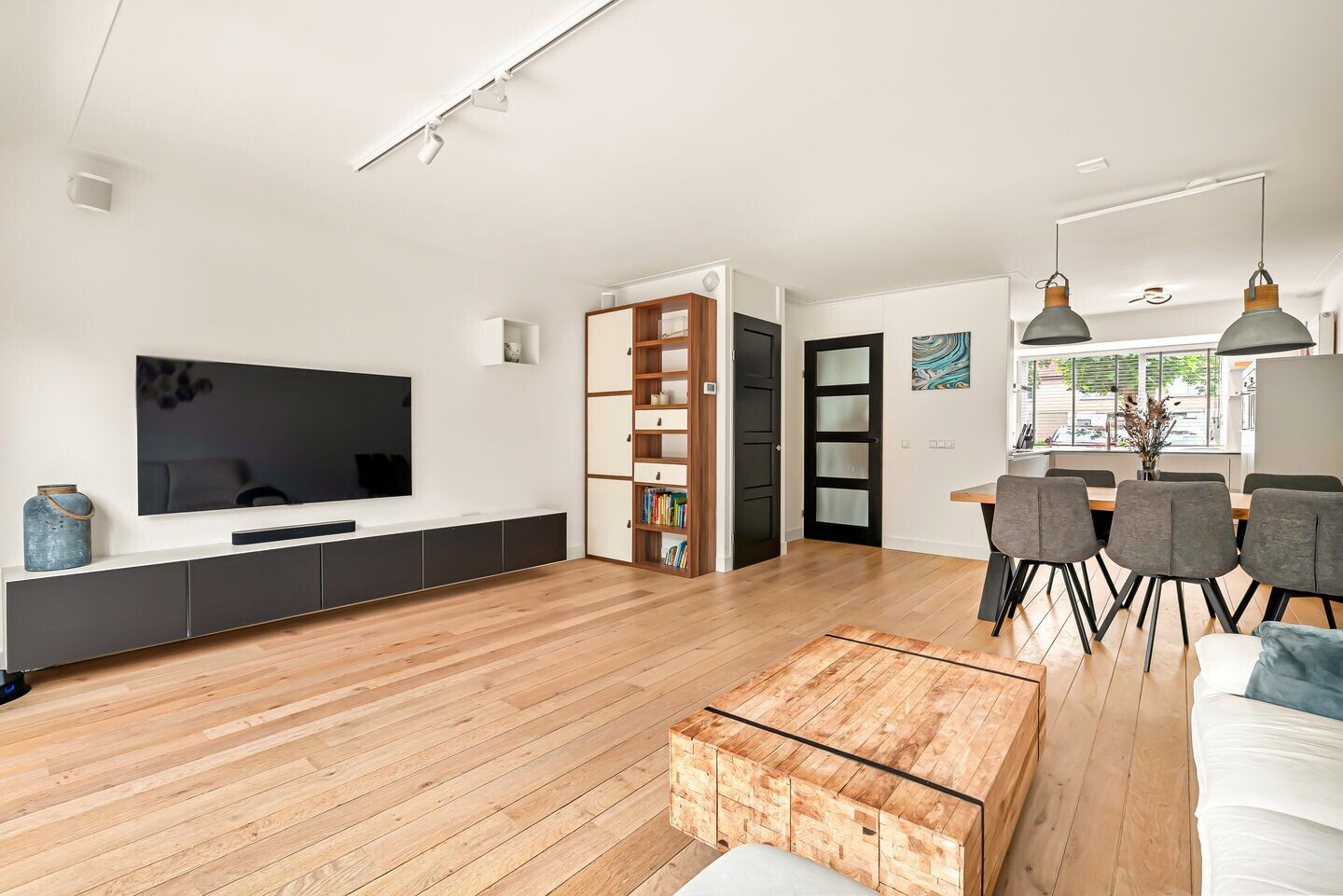 Tussenwoning te koop: De Kamp 37, Velserbroek