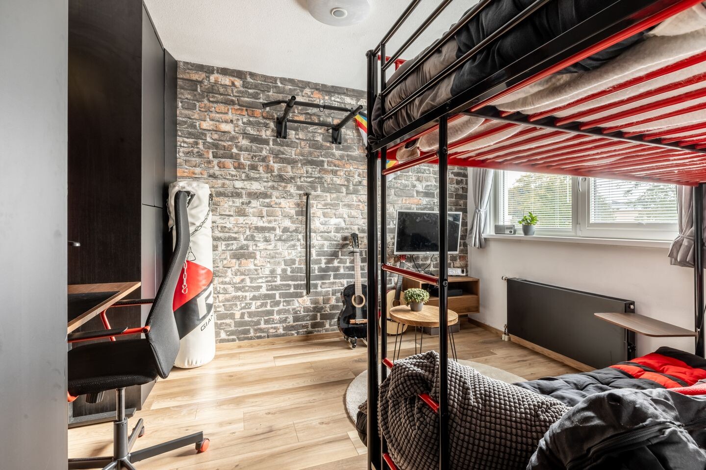 Hoekwoning te koop: Zwanebloembocht 156, Velserbroek
