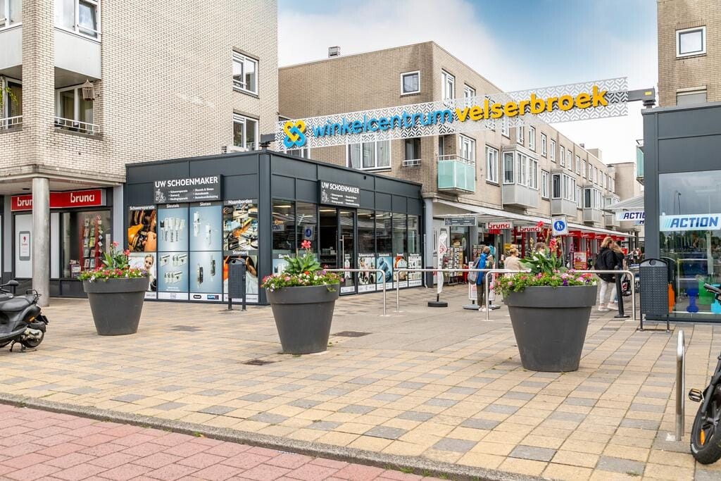 Hoekwoning te koop: Zwanebloembocht 156, Velserbroek