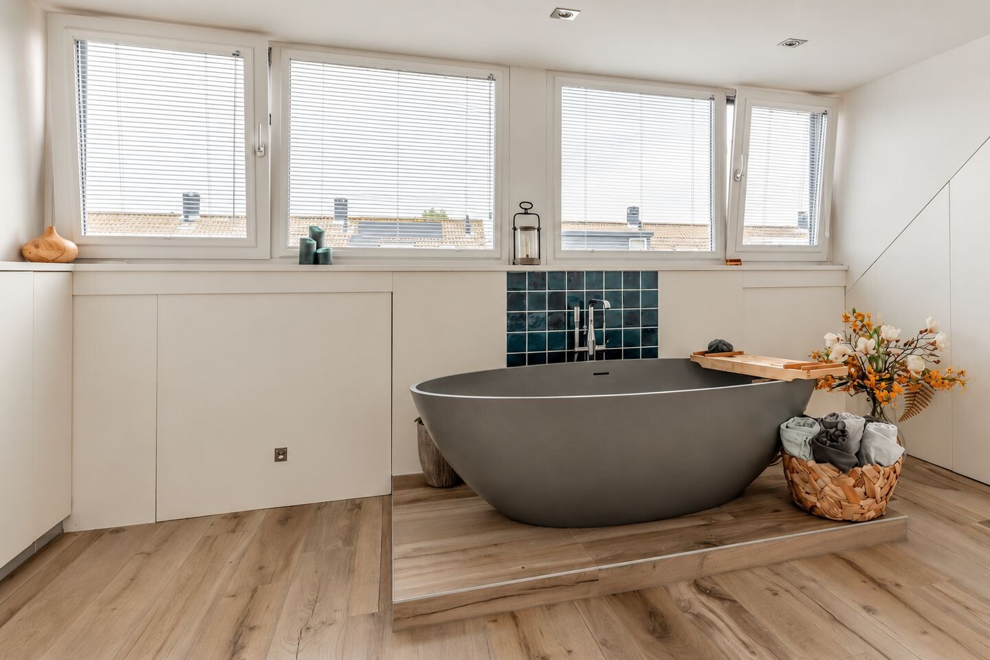 Hoekwoning te koop: Zwanebloembocht 156, Velserbroek