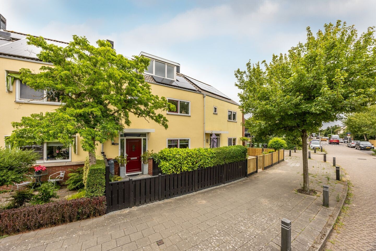 Tussenwoning te koop: Floraronde 157, Velserbroek