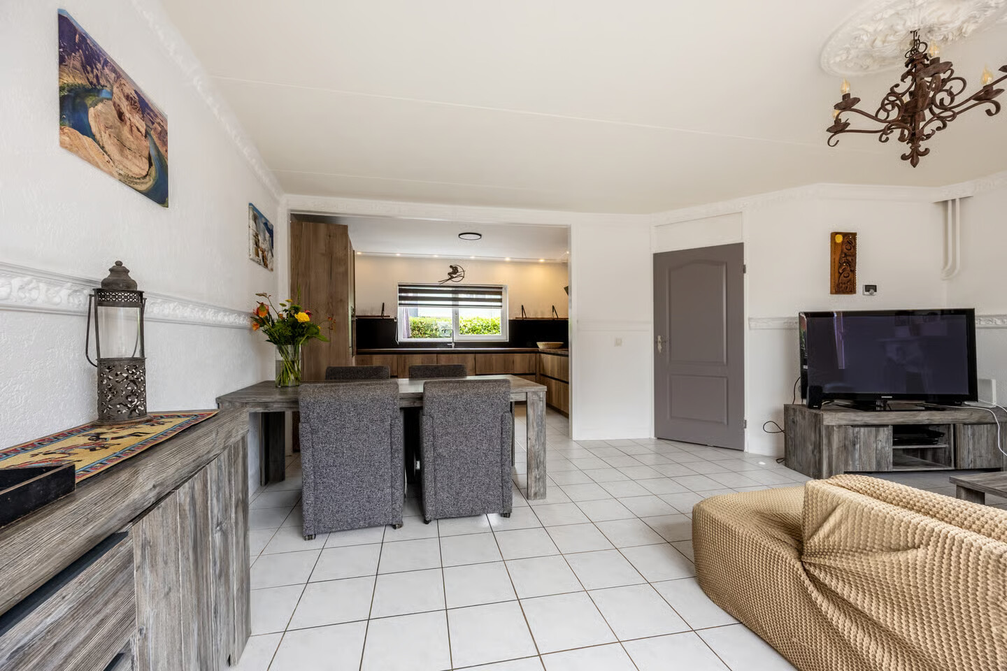 Tussenwoning te koop: Floraronde 157, Velserbroek
