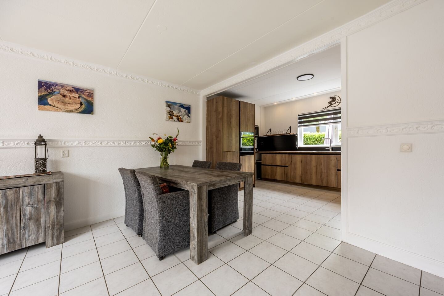 Tussenwoning te koop: Floraronde 157, Velserbroek