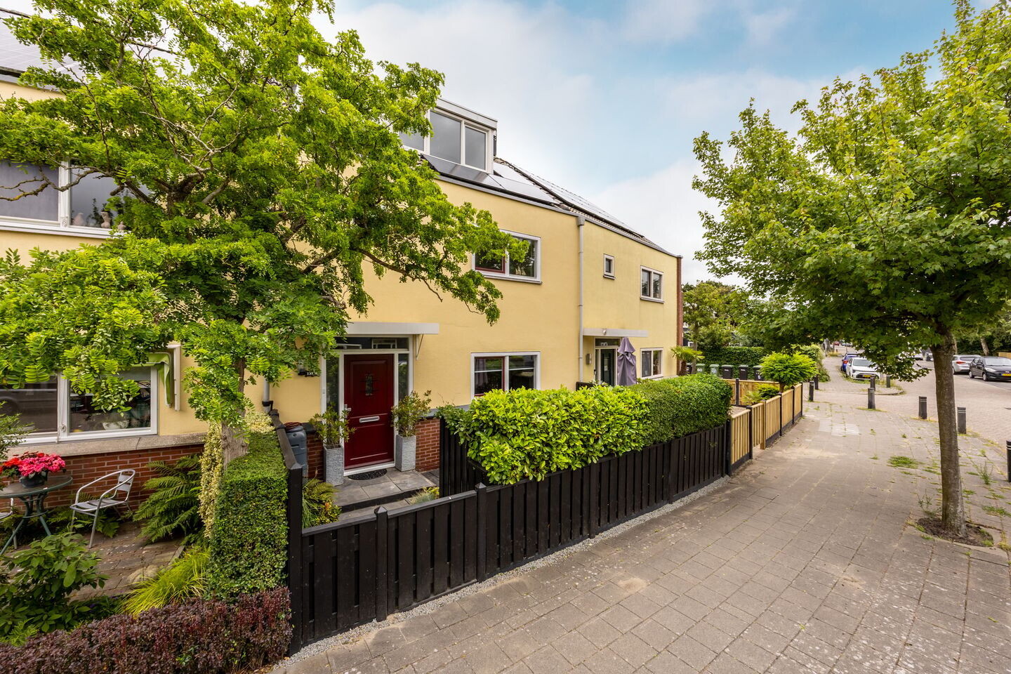 Tussenwoning te koop: Floraronde 157, Velserbroek