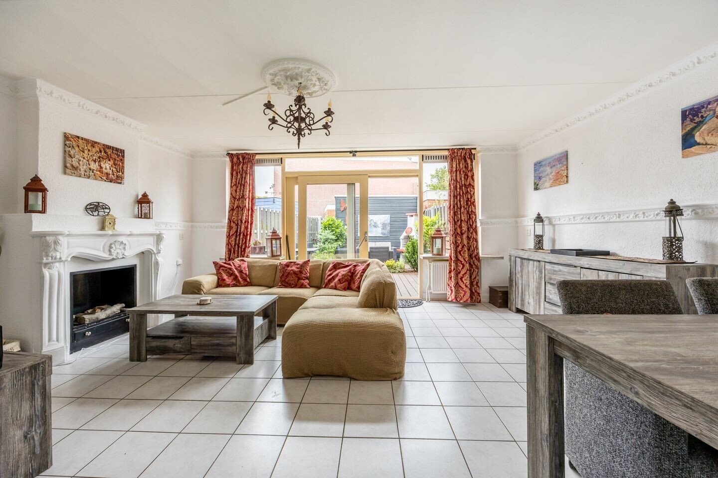 Tussenwoning te koop: Floraronde 157, Velserbroek