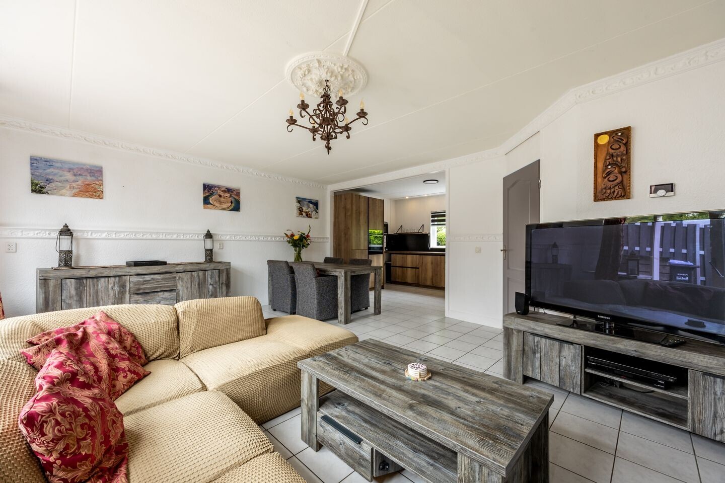 Tussenwoning te koop: Floraronde 157, Velserbroek