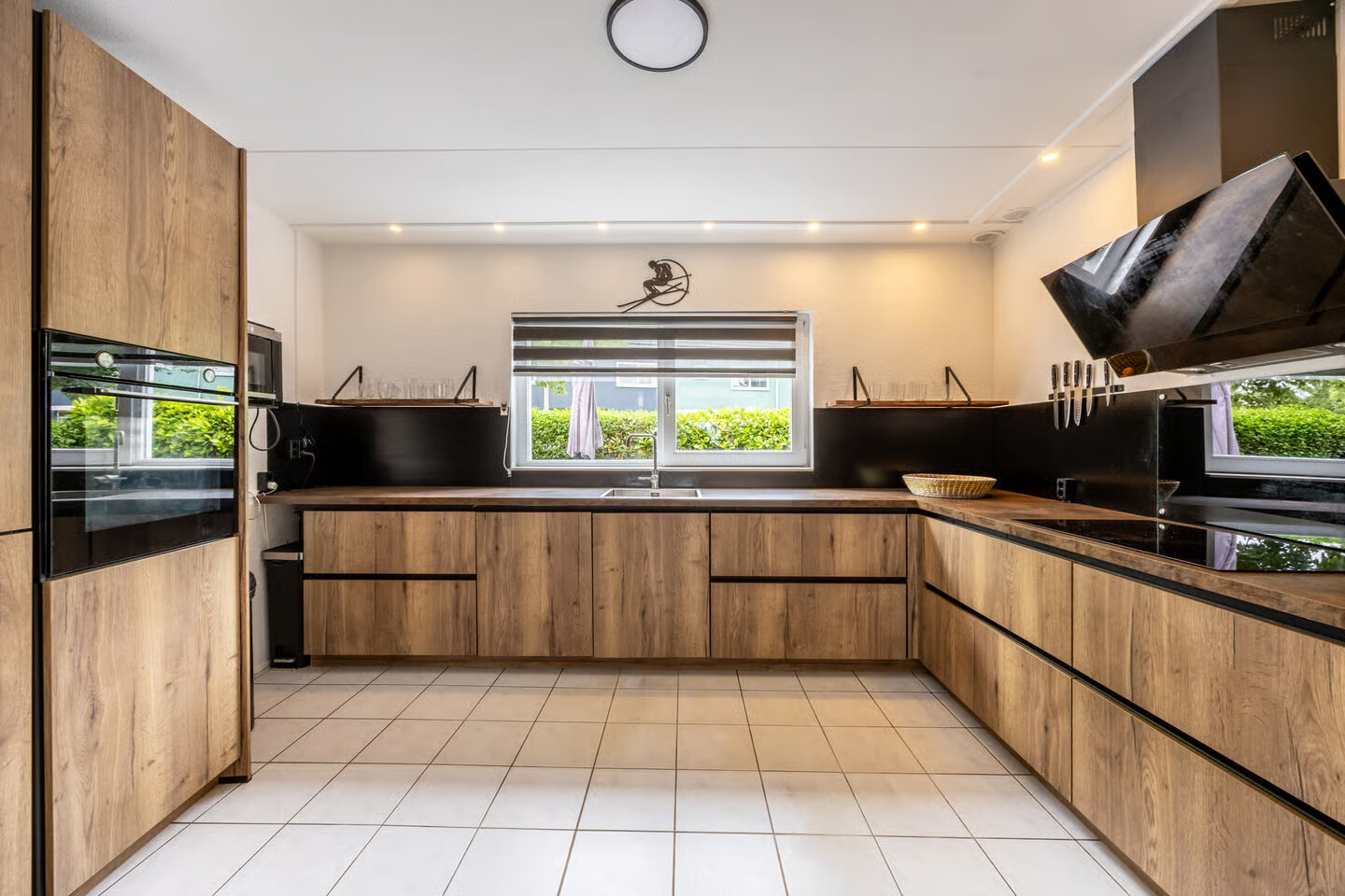 Tussenwoning te koop: Floraronde 157, Velserbroek