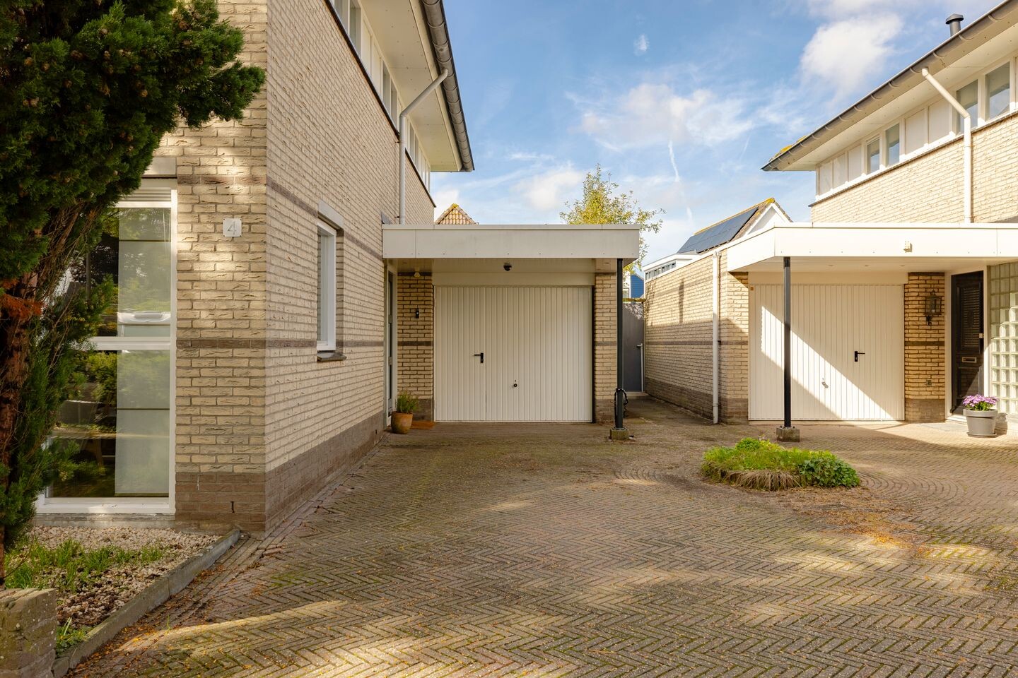 Twee-onder-één-kap te koop: Kleine Zonnedauw 4, Velserbroek