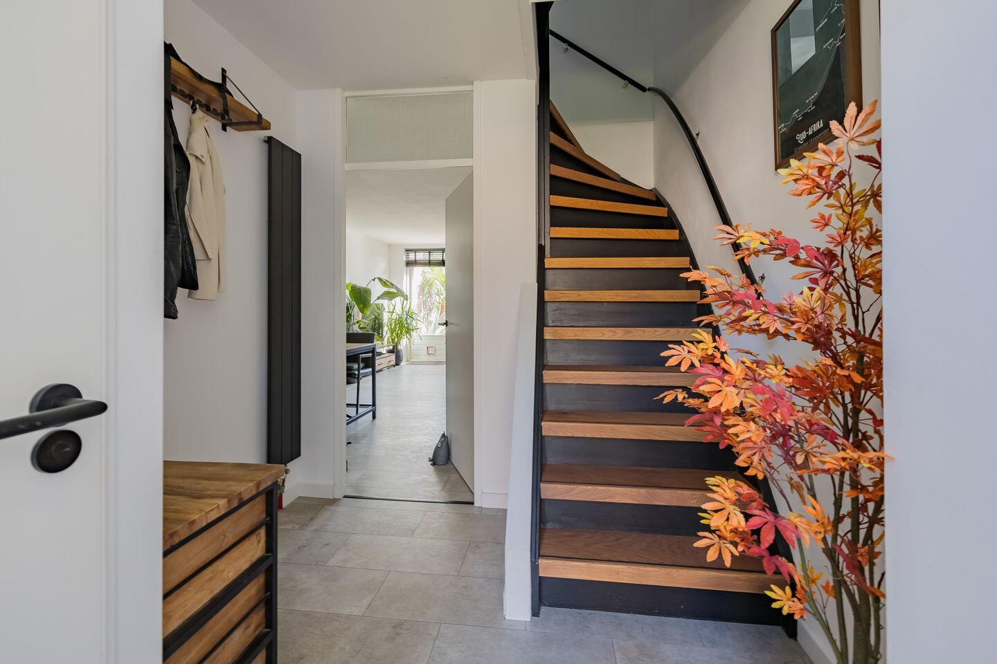Tussenwoning te koop: Betsy Perkstraat 17, Velserbroek