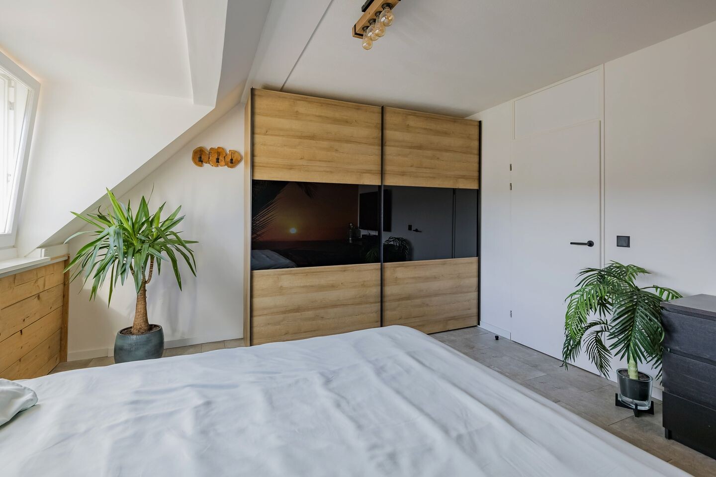 Tussenwoning te koop: Betsy Perkstraat 17, Velserbroek