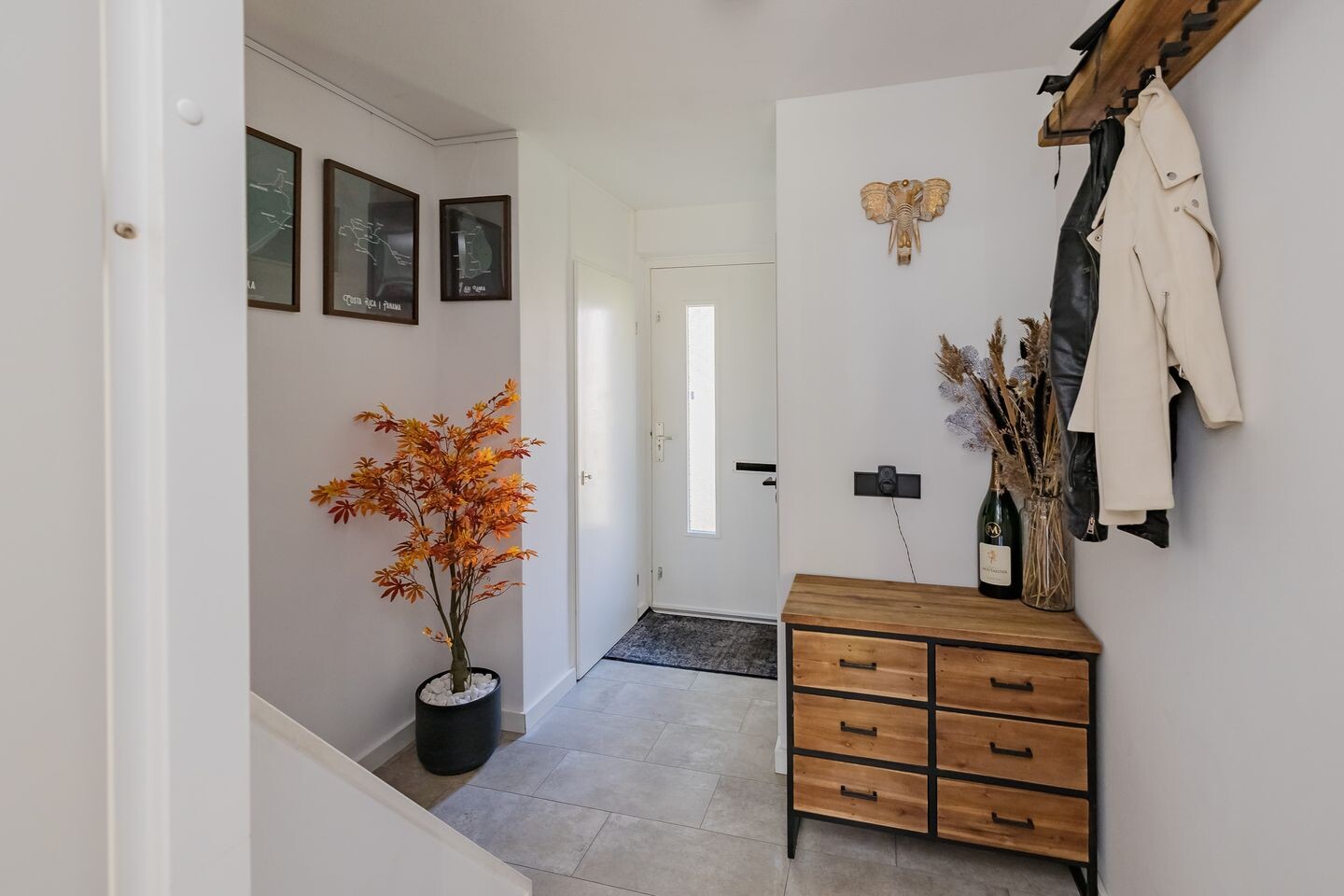 Tussenwoning te koop: Betsy Perkstraat 17, Velserbroek