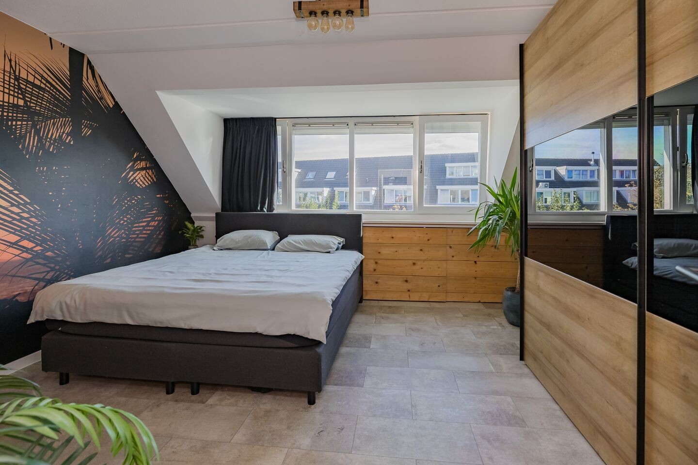 Tussenwoning te koop: Betsy Perkstraat 17, Velserbroek