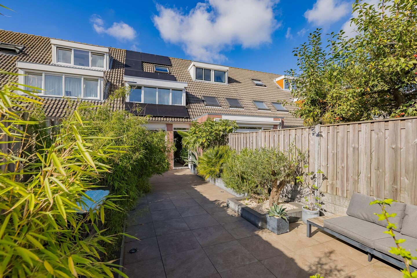 Tussenwoning te koop: Betsy Perkstraat 17, Velserbroek