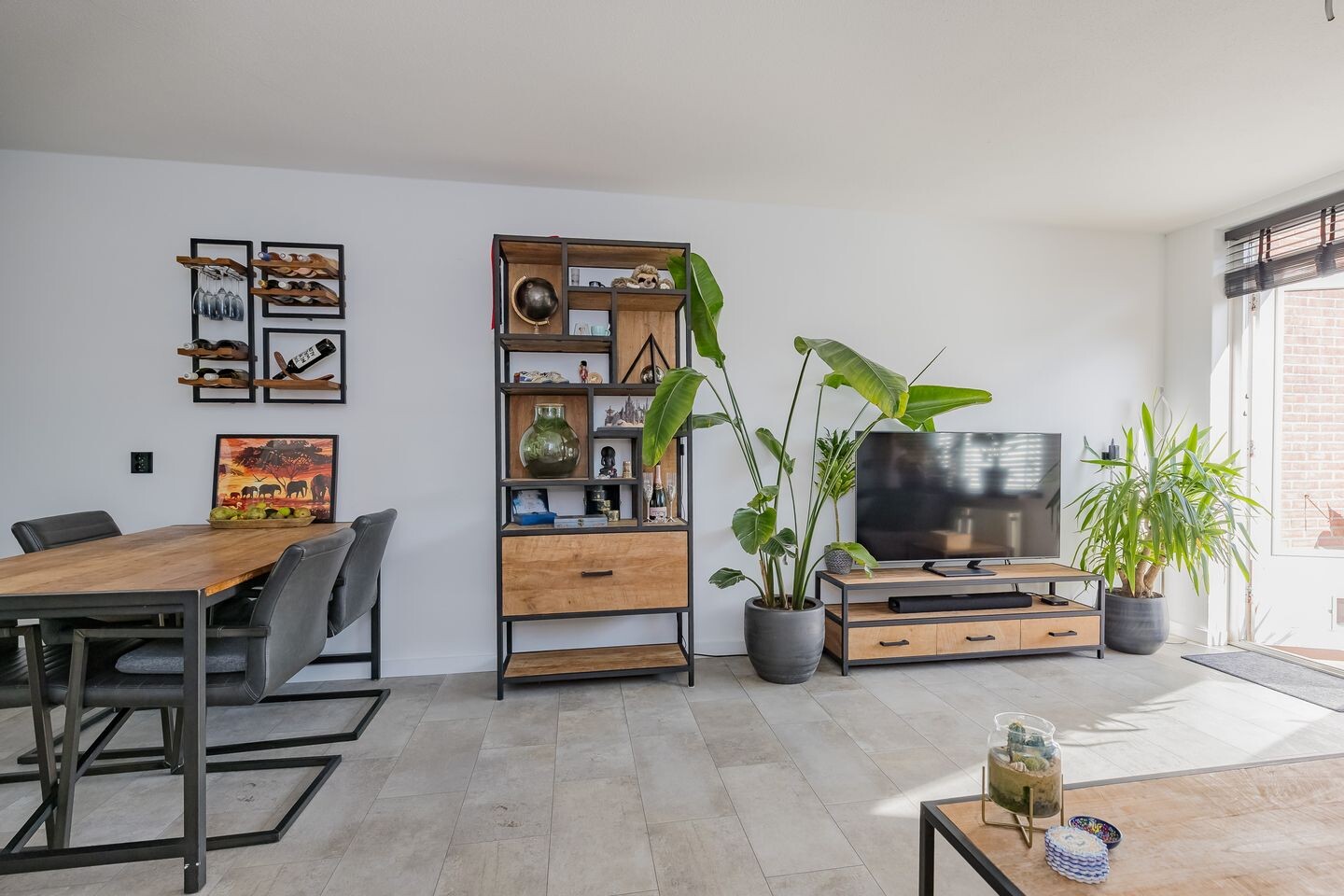 Tussenwoning te koop: Betsy Perkstraat 17, Velserbroek