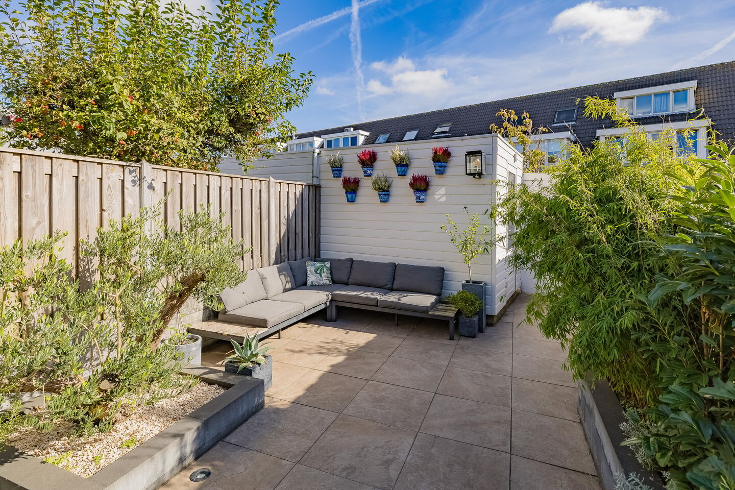 Tussenwoning te koop: Betsy Perkstraat 17, Velserbroek