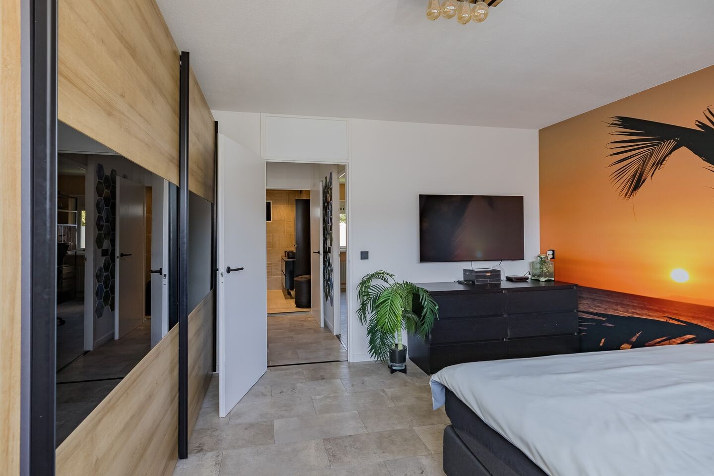 Tussenwoning te koop: Betsy Perkstraat 17, Velserbroek