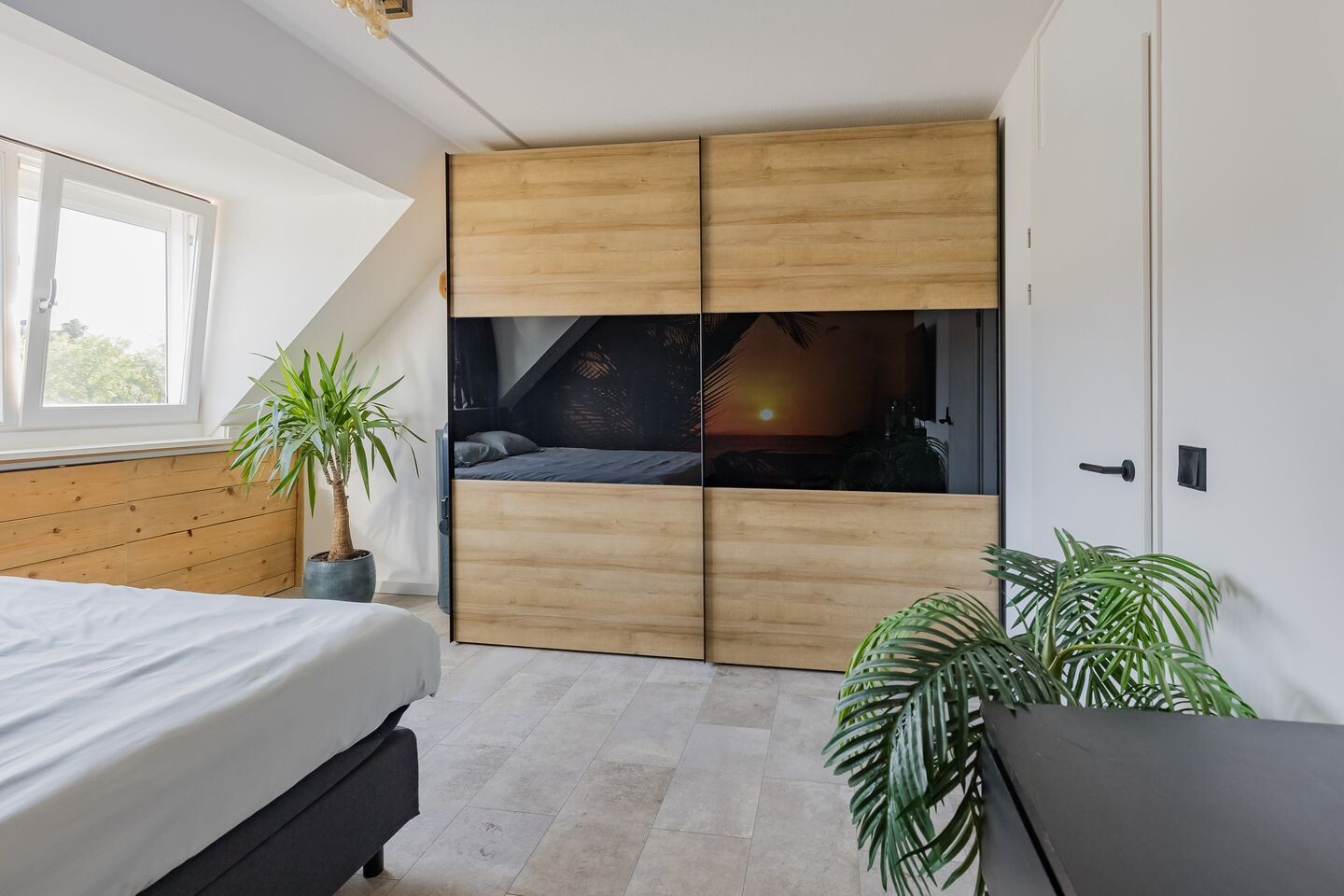 Tussenwoning te koop: Betsy Perkstraat 17, Velserbroek