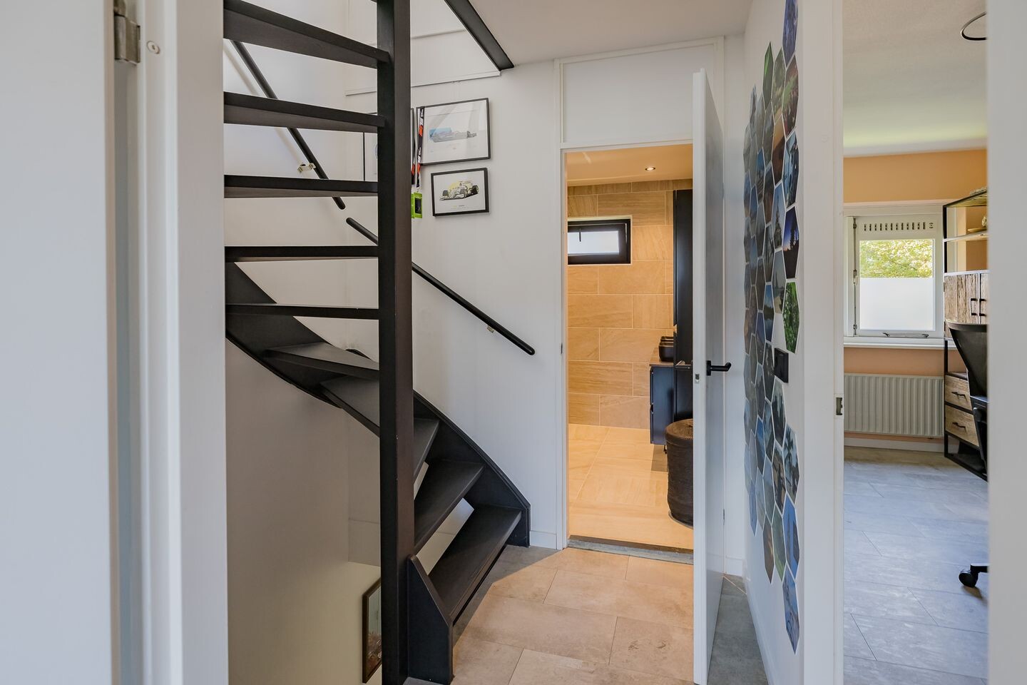 Tussenwoning te koop: Betsy Perkstraat 17, Velserbroek