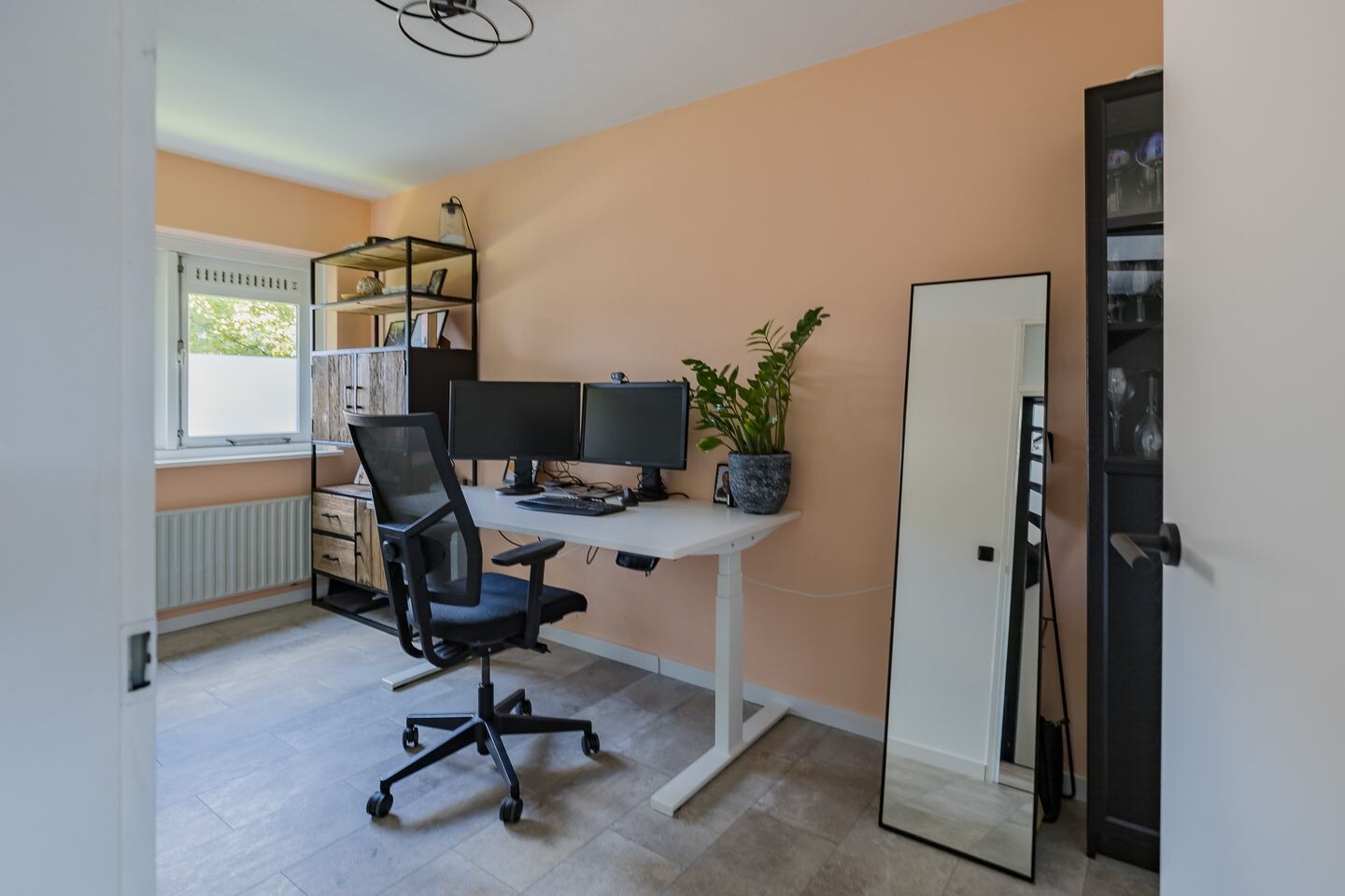 Tussenwoning te koop: Betsy Perkstraat 17, Velserbroek