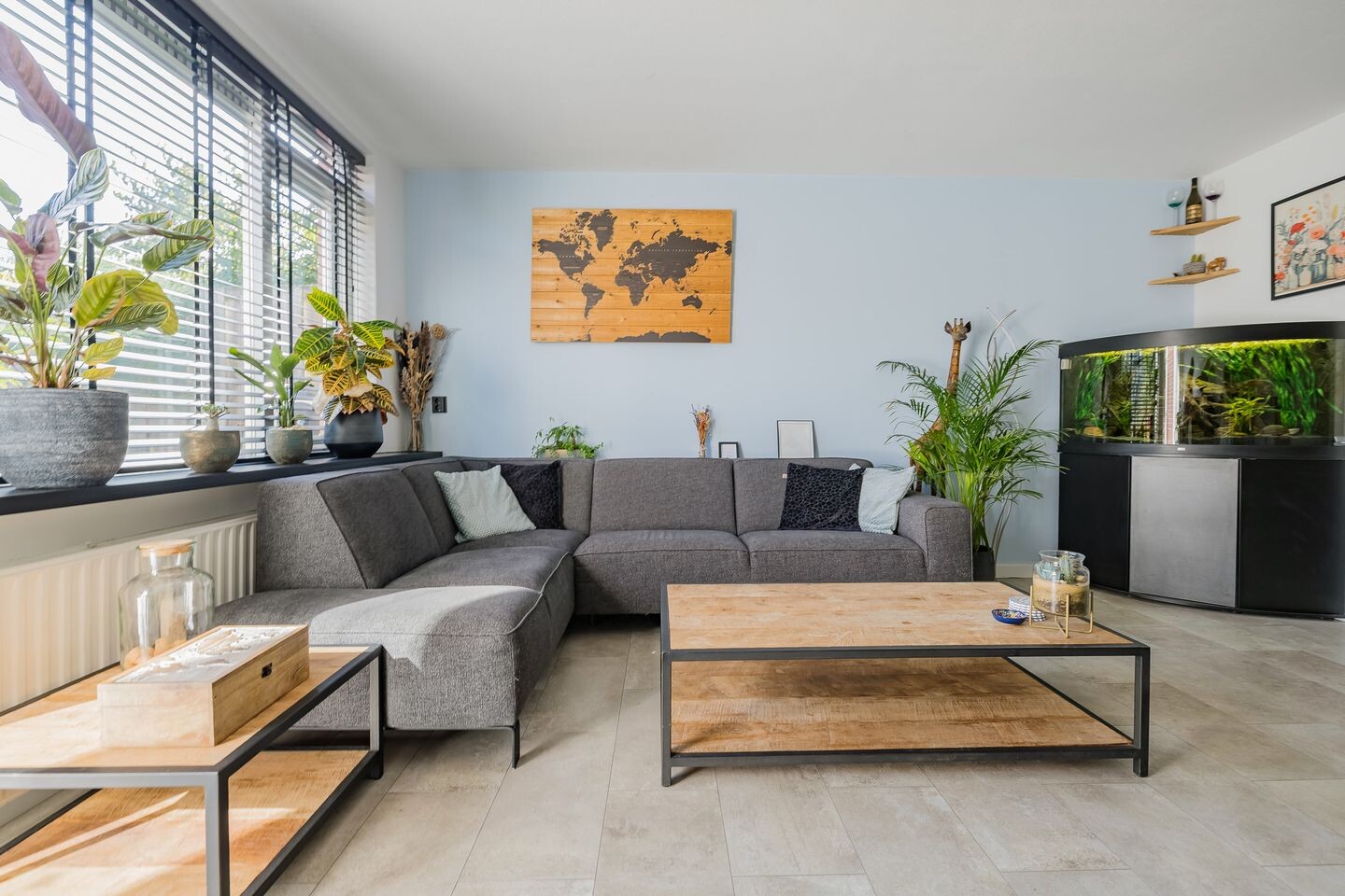 Tussenwoning te koop: Betsy Perkstraat 17, Velserbroek