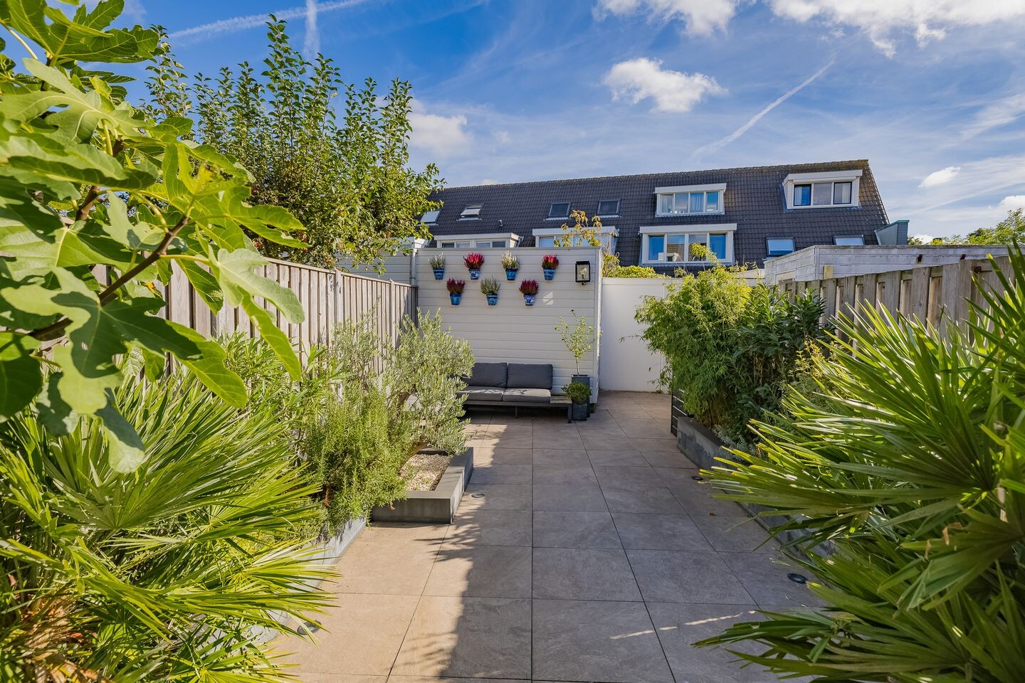 Tussenwoning te koop: Betsy Perkstraat 17, Velserbroek