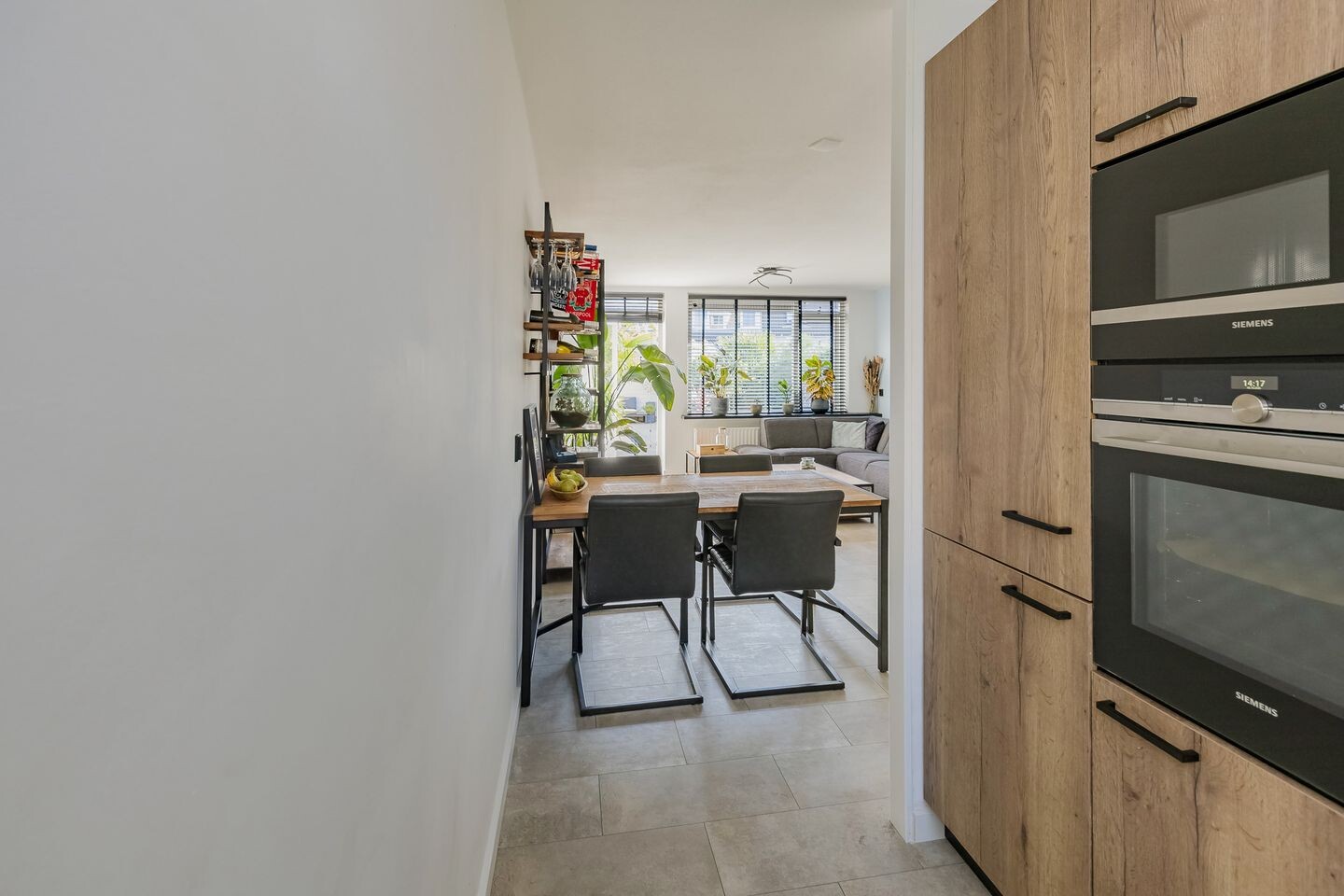 Tussenwoning te koop: Betsy Perkstraat 17, Velserbroek