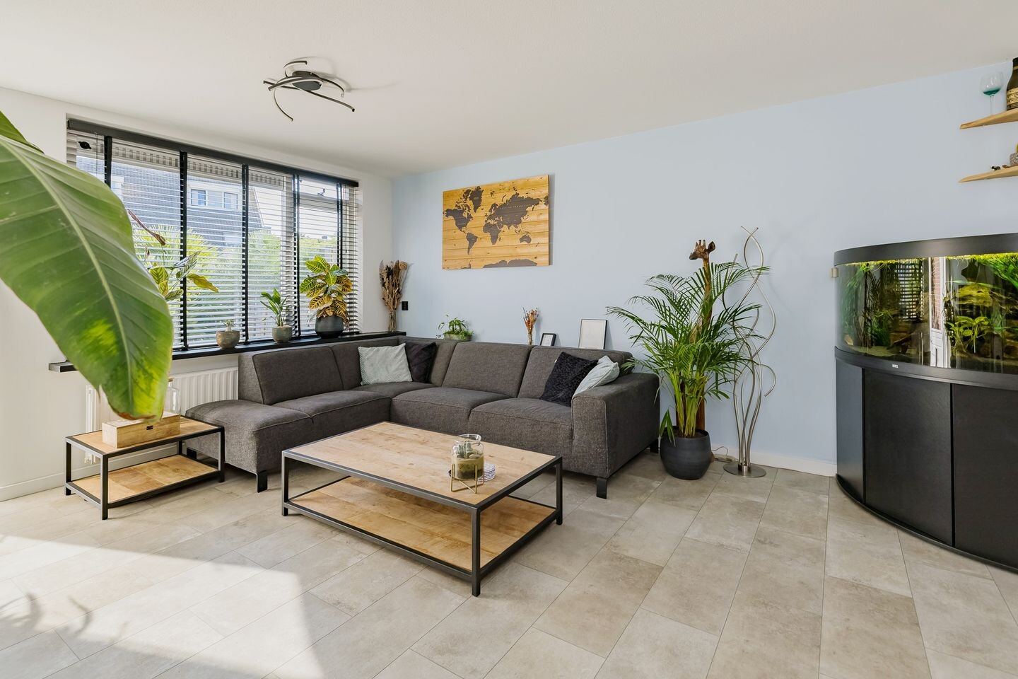 Tussenwoning te koop: Betsy Perkstraat 17, Velserbroek