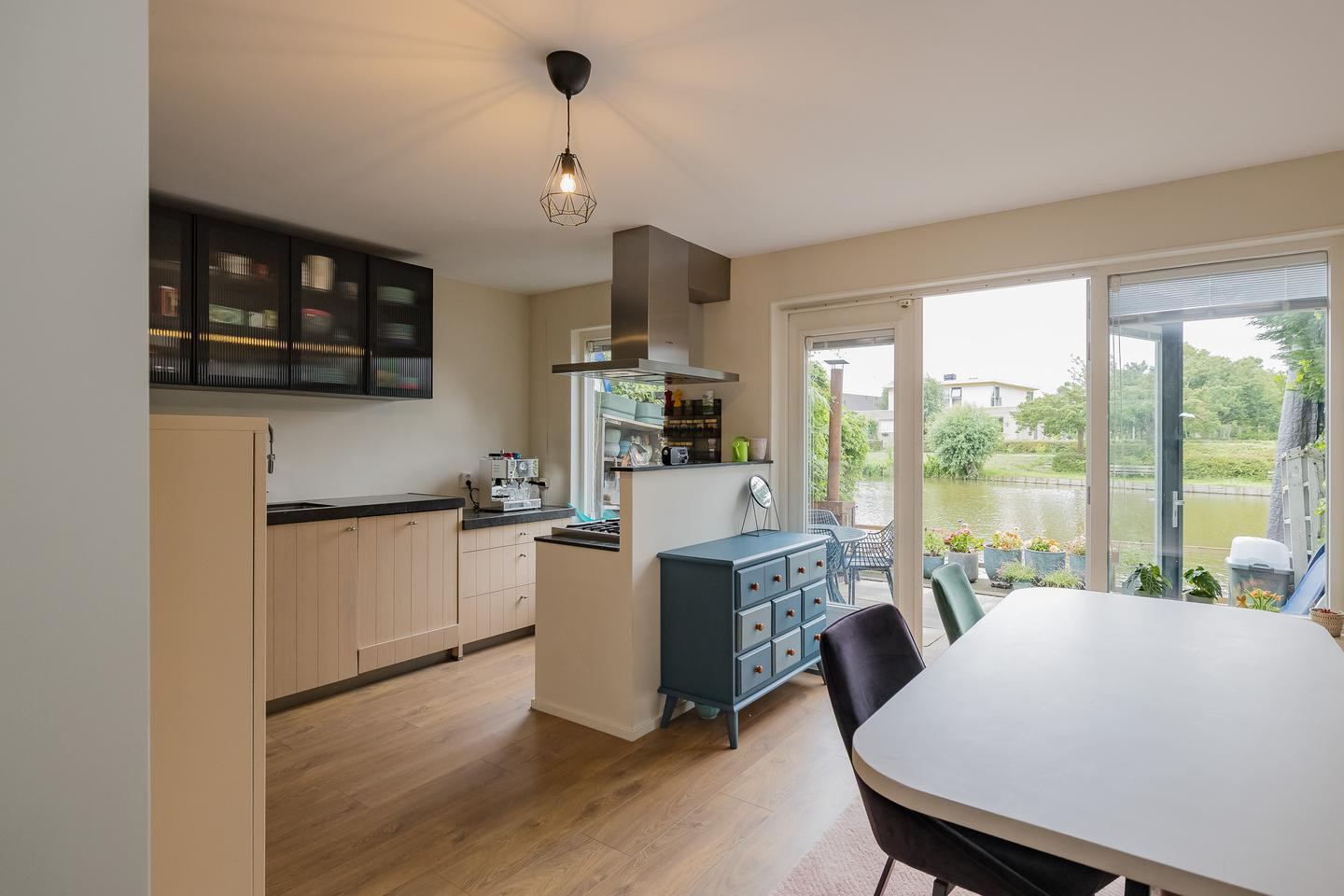 Tussenwoning te koop: Marie Jungiusstraat 25, Velserbroek