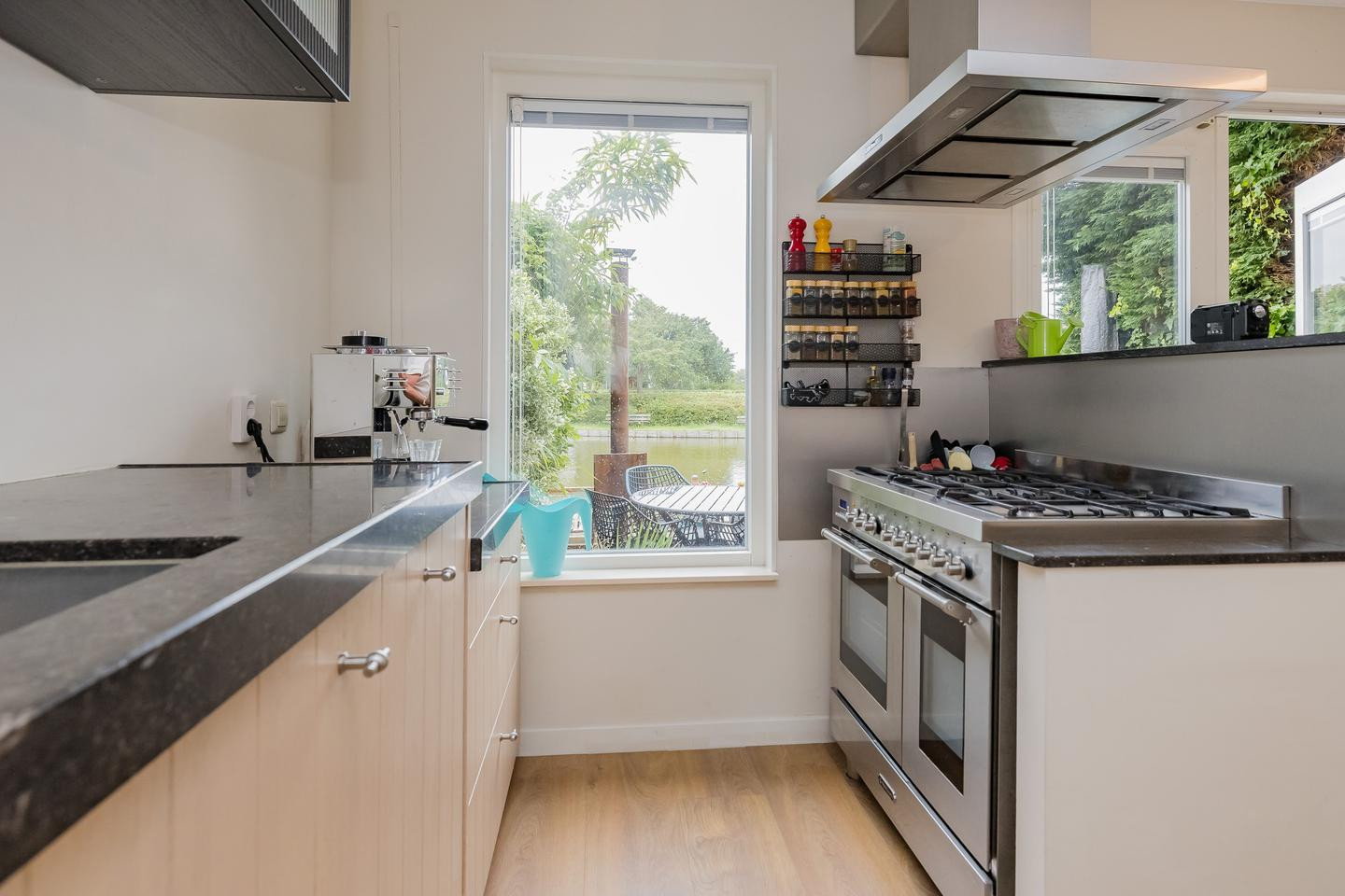Tussenwoning te koop: Marie Jungiusstraat 25, Velserbroek
