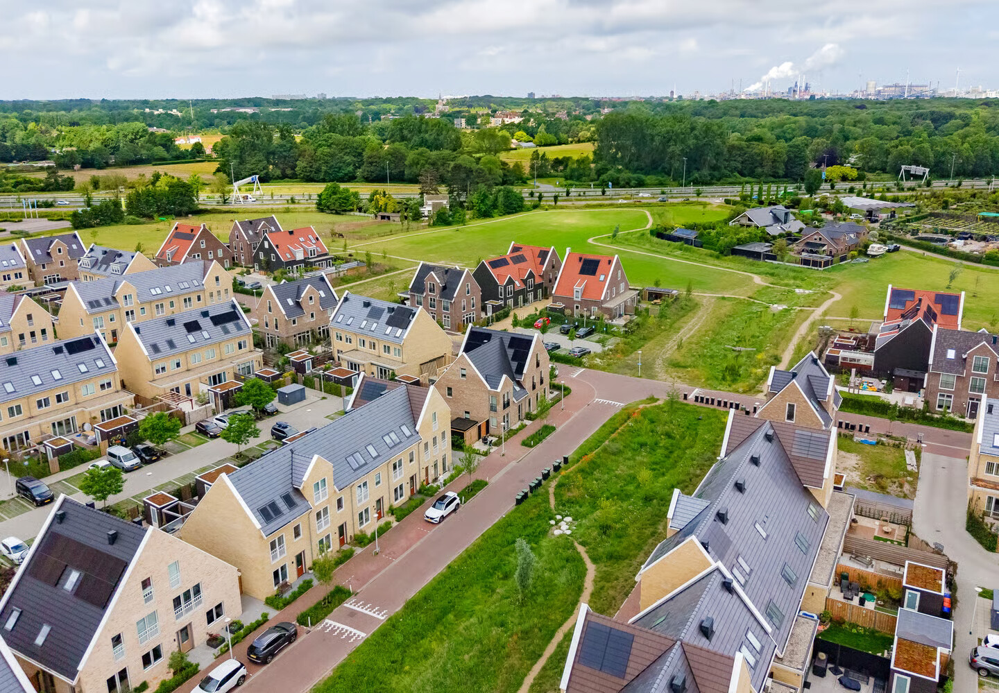 Twee-onder-één-kap te koop: Voorcroft 28, Velserbroek