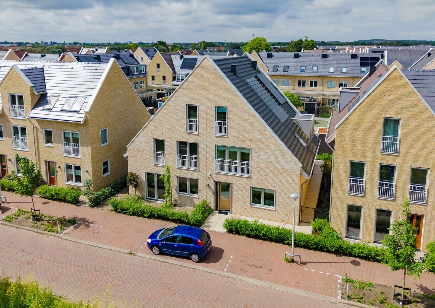 Twee-onder-één-kap te koop: Voorcroft 28, Velserbroek