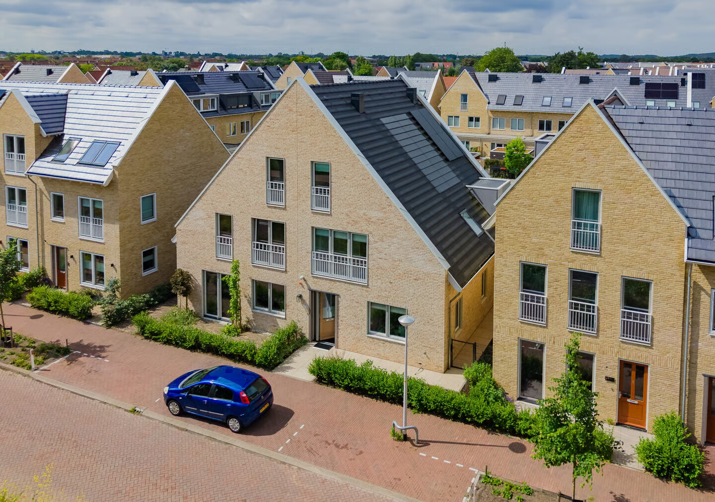 Twee-onder-één-kap te koop: Voorcroft 28, Velserbroek