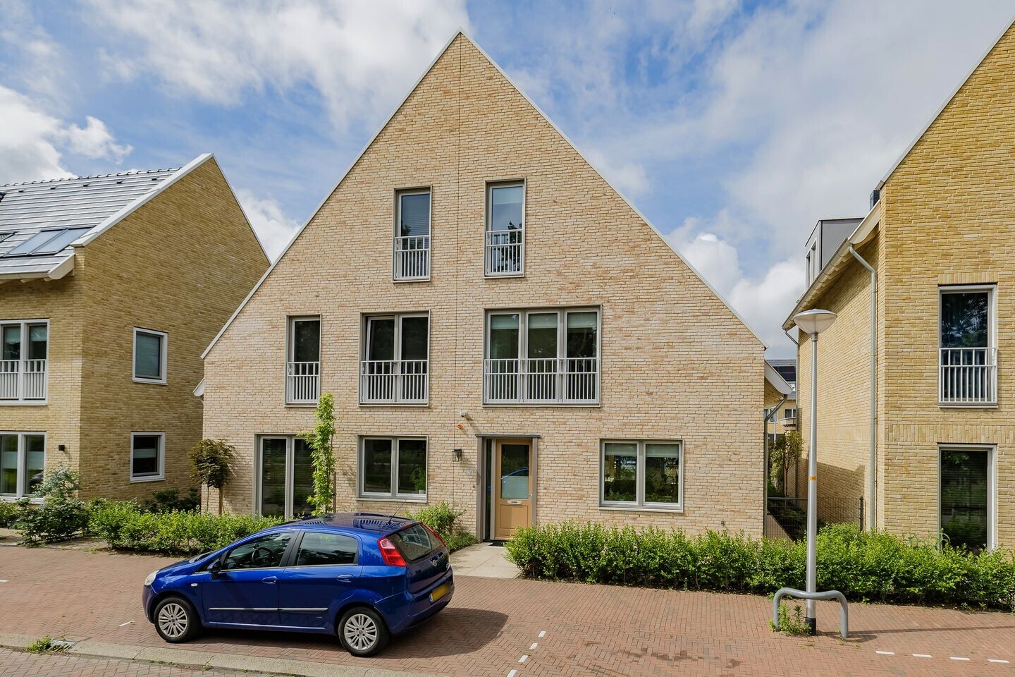 Twee-onder-één-kap te koop: Voorcroft 28, Velserbroek