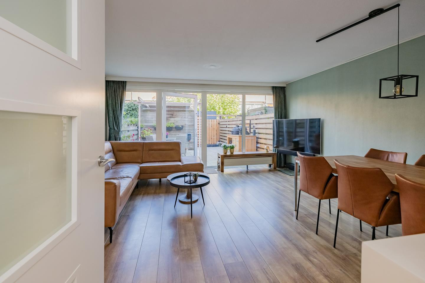 Tussenwoning te koop: L. Zocherplantsoen 93, Velserbroek