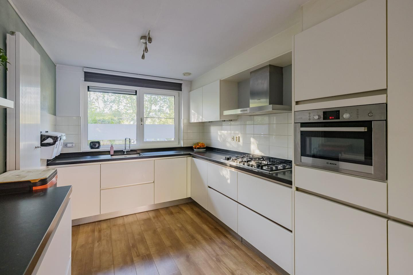 Tussenwoning te koop: L. Zocherplantsoen 93, Velserbroek