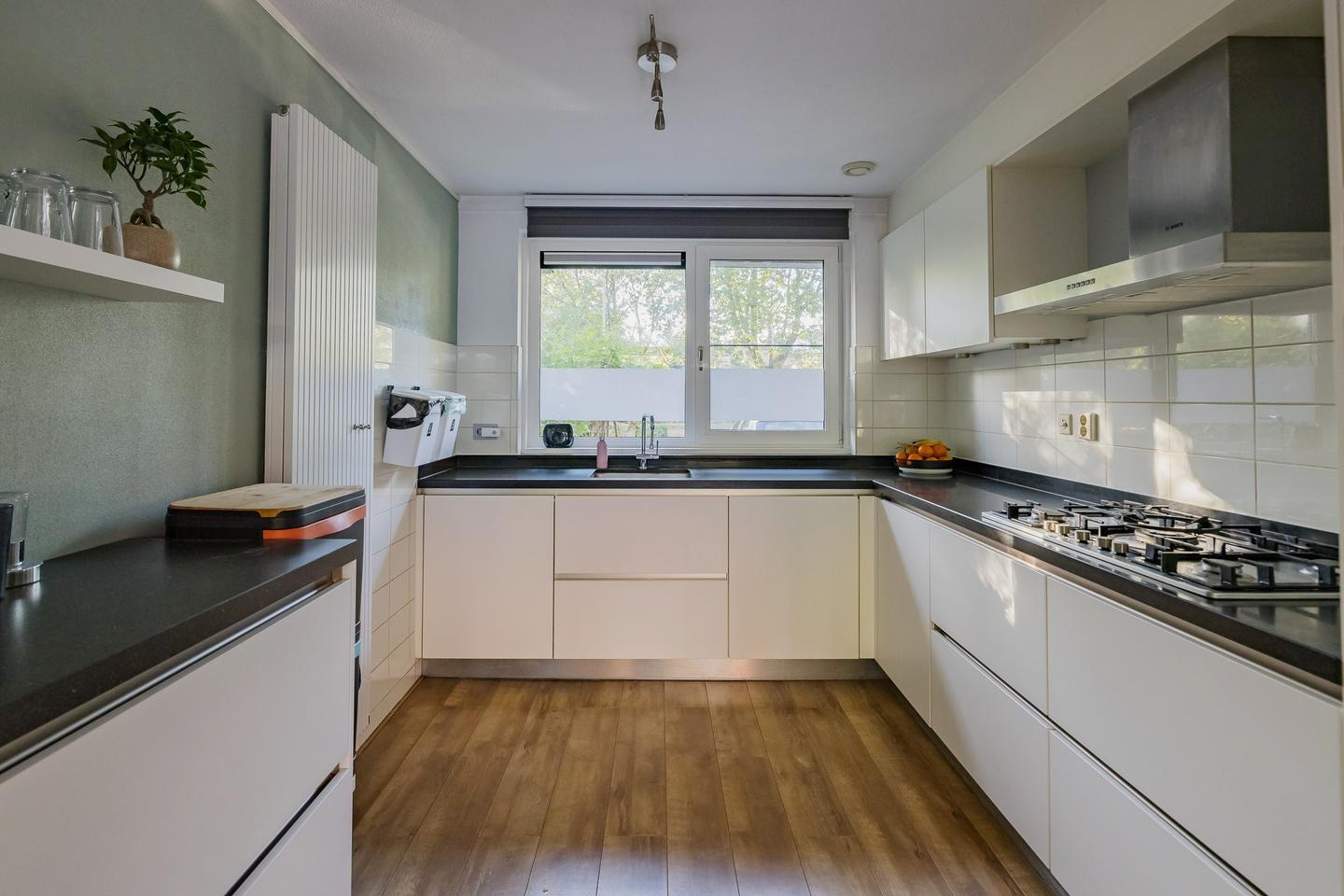Tussenwoning te koop: L. Zocherplantsoen 93, Velserbroek