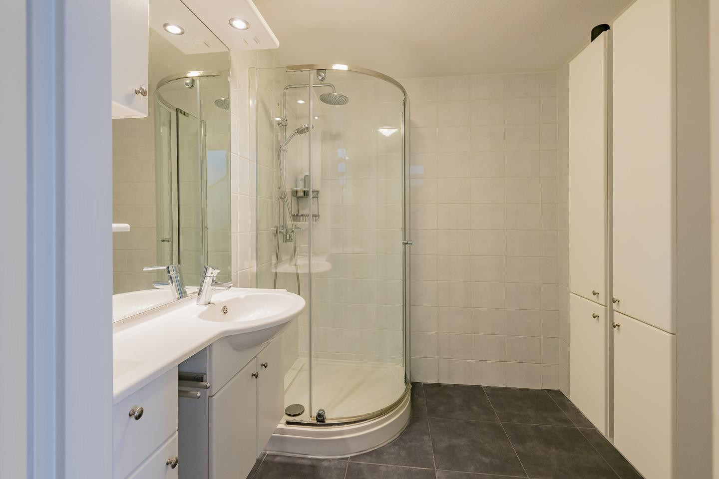 Tussenwoning te koop: L. Zocherplantsoen 93, Velserbroek