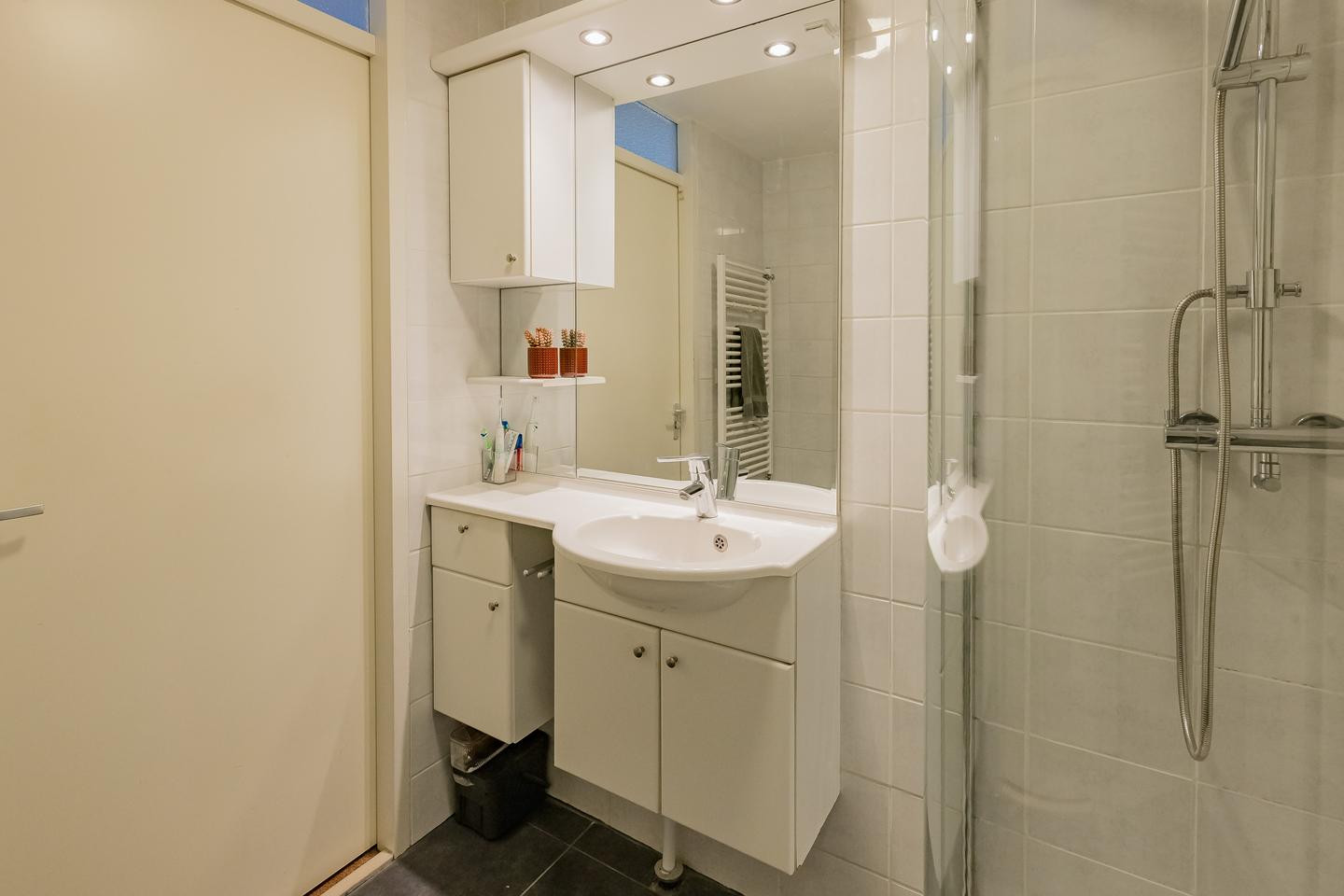 Tussenwoning te koop: L. Zocherplantsoen 93, Velserbroek