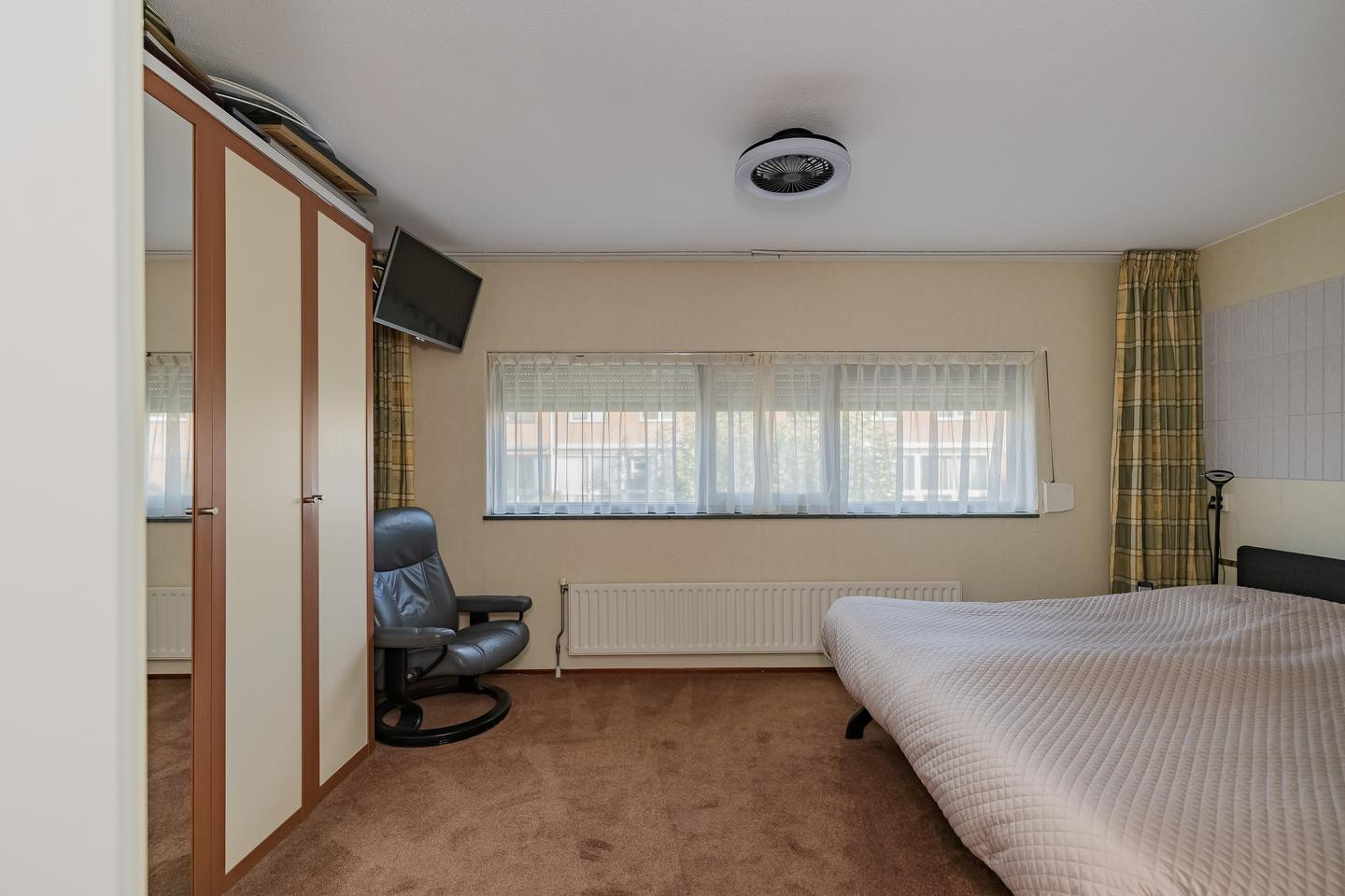 Tussenwoning te koop: L. Zocherplantsoen 93, Velserbroek