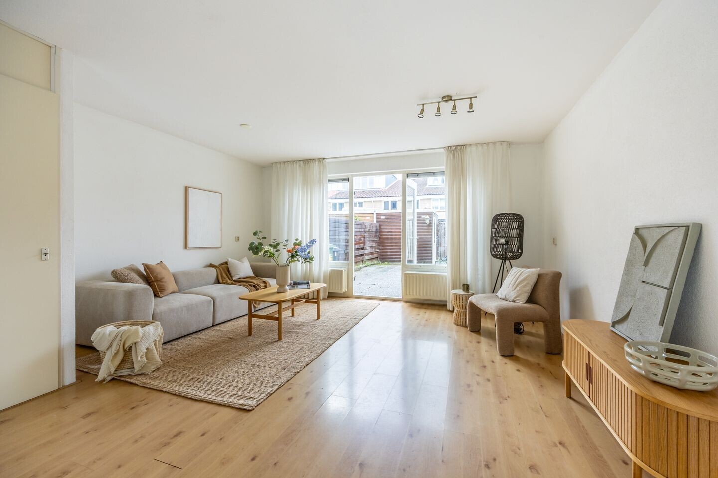 Tussenwoning te koop: J. Paxtonstraat 24, Velserbroek
