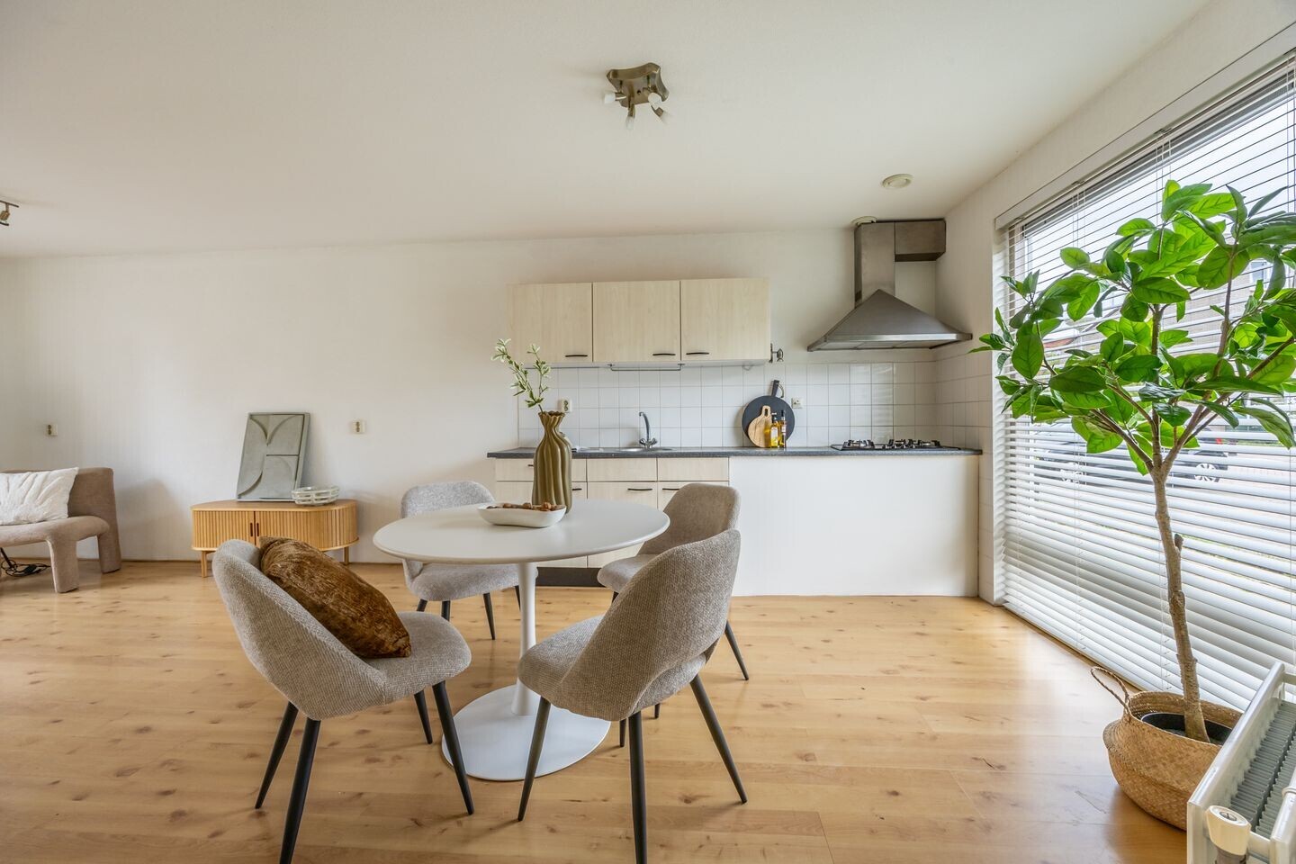 Tussenwoning te koop: J. Paxtonstraat 24, Velserbroek