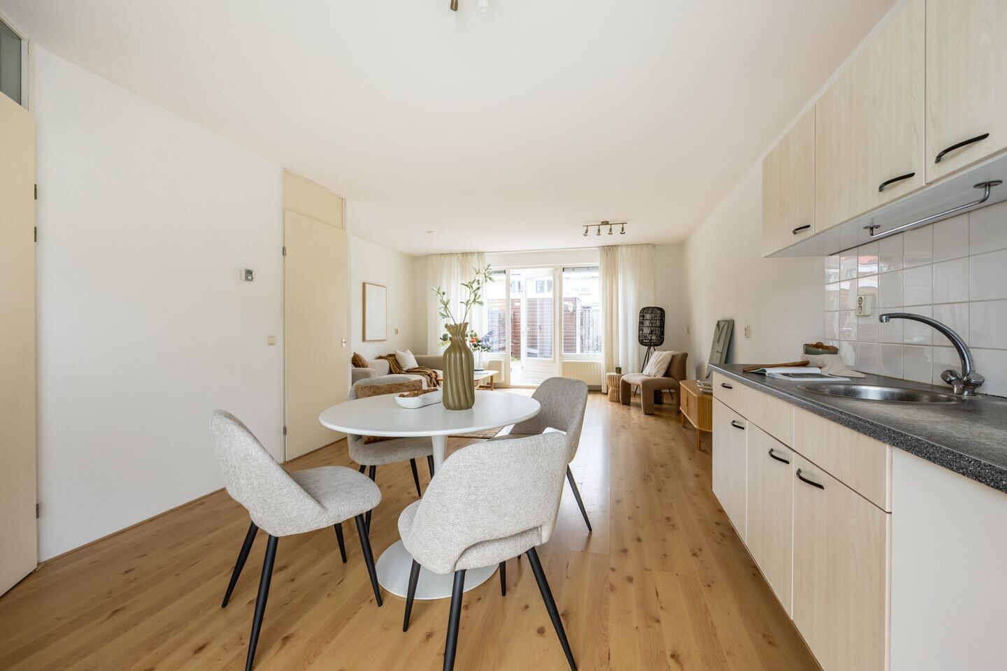 Tussenwoning te koop: J. Paxtonstraat 24, Velserbroek