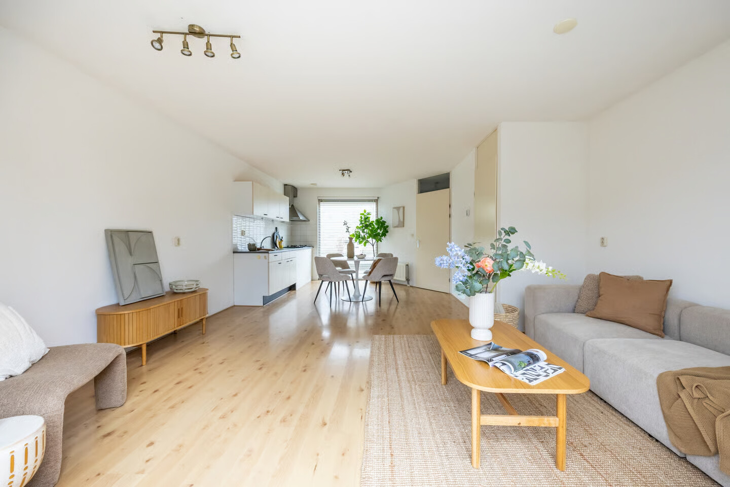 Tussenwoning te koop: J. Paxtonstraat 24, Velserbroek