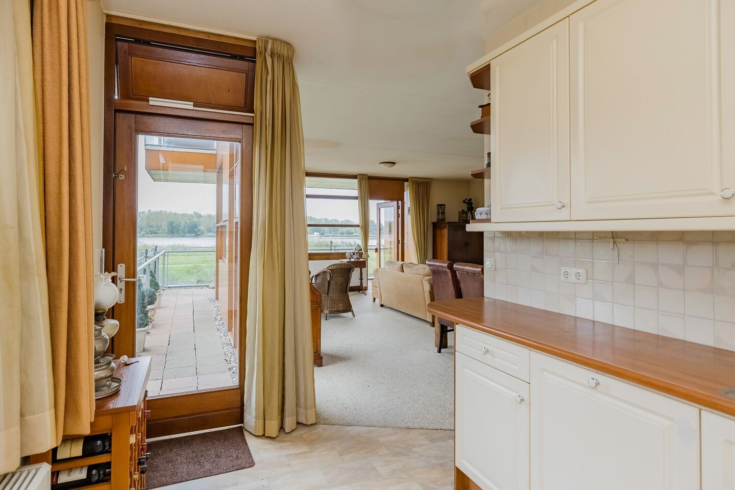Appartement te koop: L. Springerstraat 120, Velserbroek